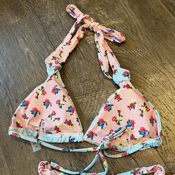 Floral Bikini - Picture 2 of 5